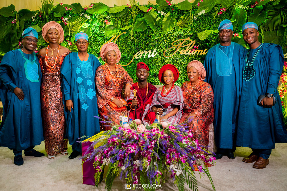 Kemi the bride and Pelu the groom with their parents and siblings