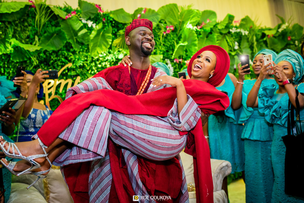 Kemi swept off her feet by Pelu at their traditional wedding ceremony